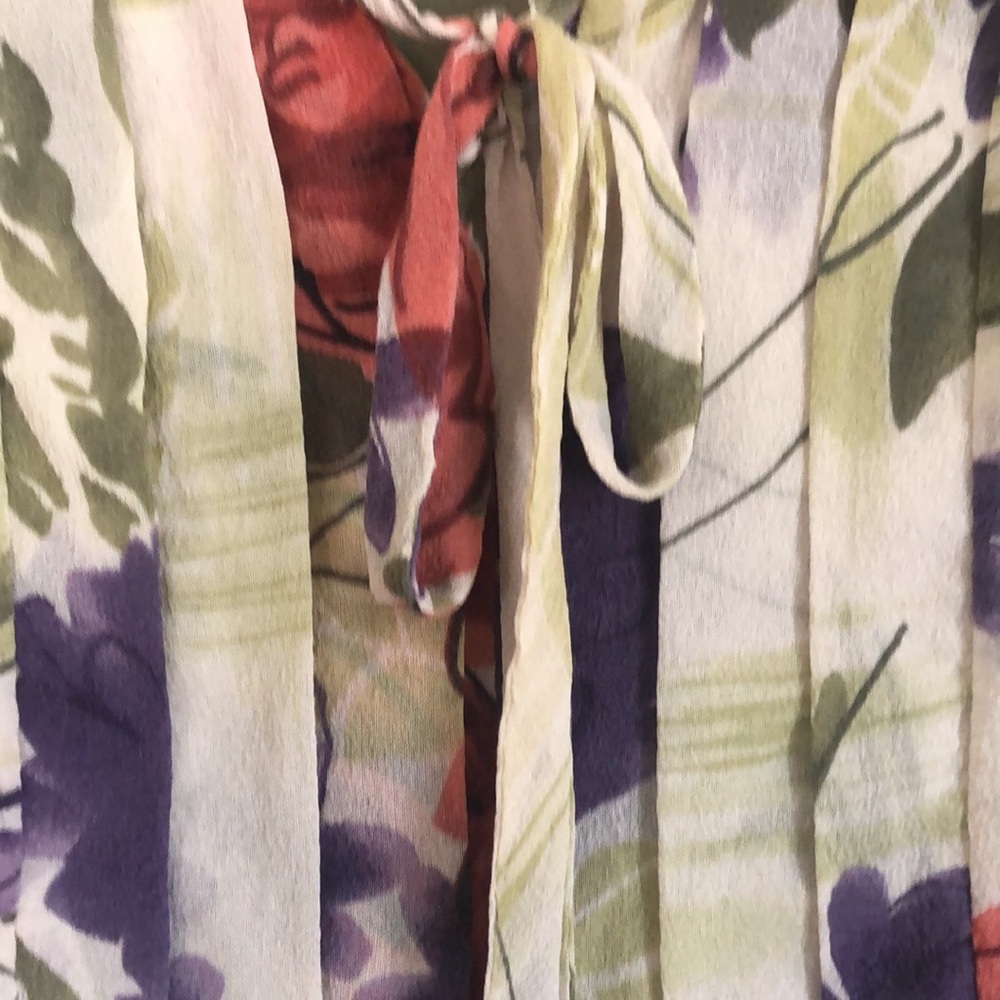 Nine West 100% Silk Sage Blouse w/purple,pink,green & red Floral design Size 2 - Picture 5 of 8